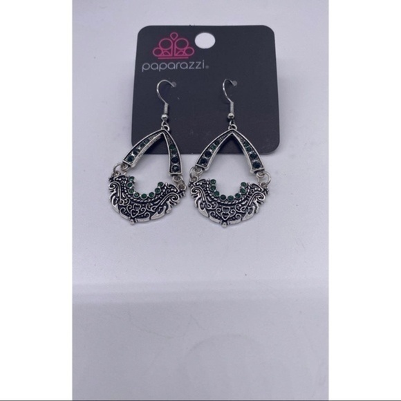 Royal Engagement-Green Earrings
Item‎ 75 - Picture 3 of 6